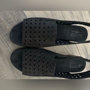 Almost new sandal Munro brand suede material